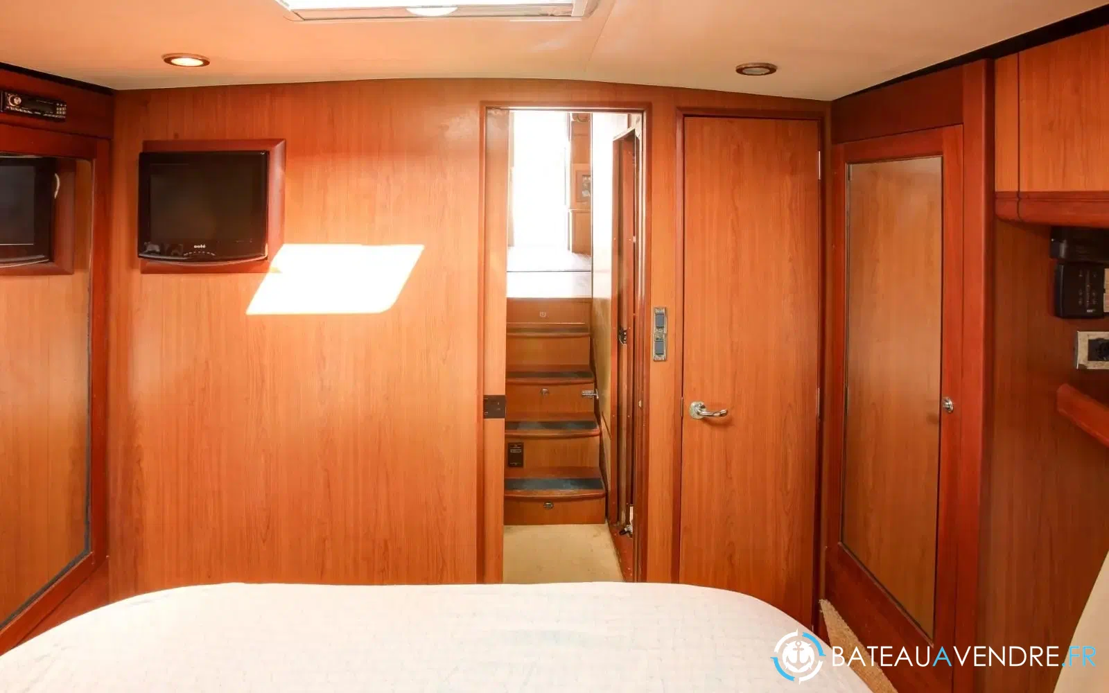 slider 10 Luhrs 41 Convertible