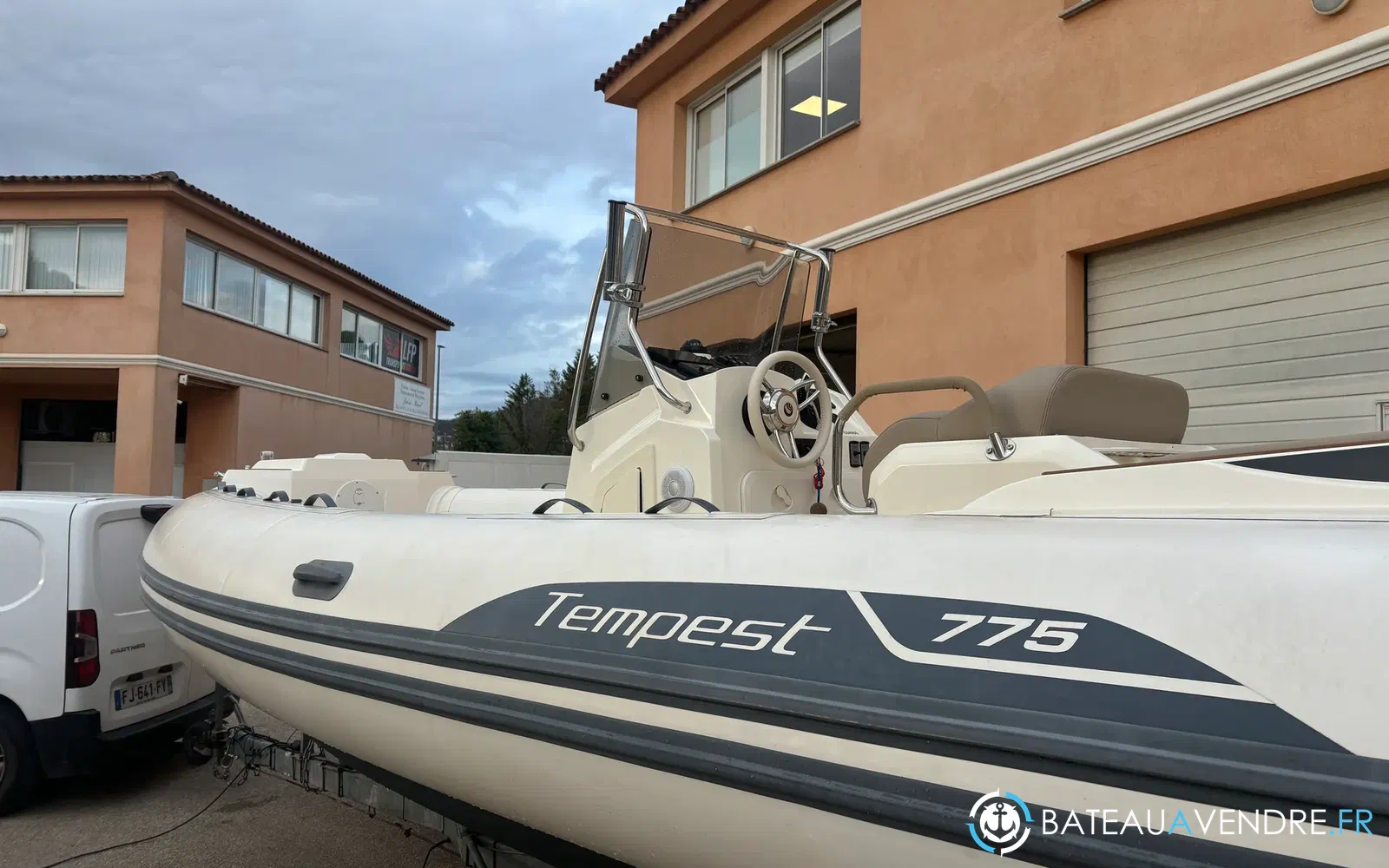 slider 28 Capelli Tempest 775 Luxe