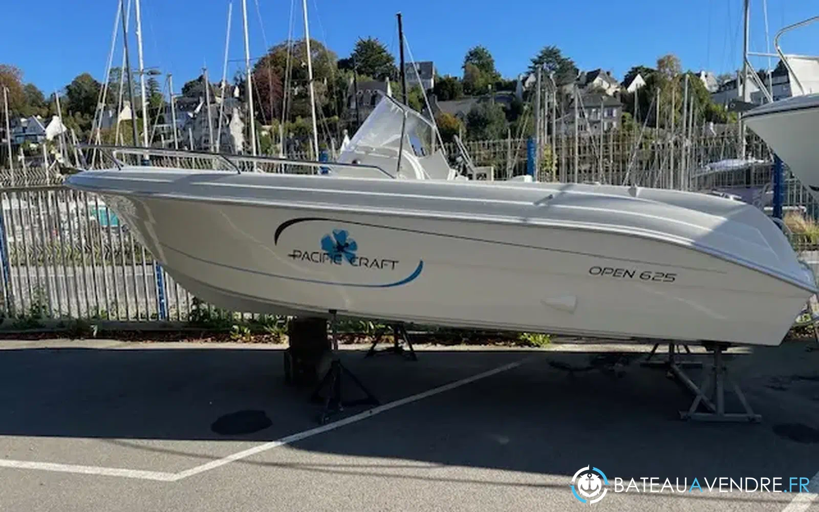 slider 2 Pacific Craft 625 Open