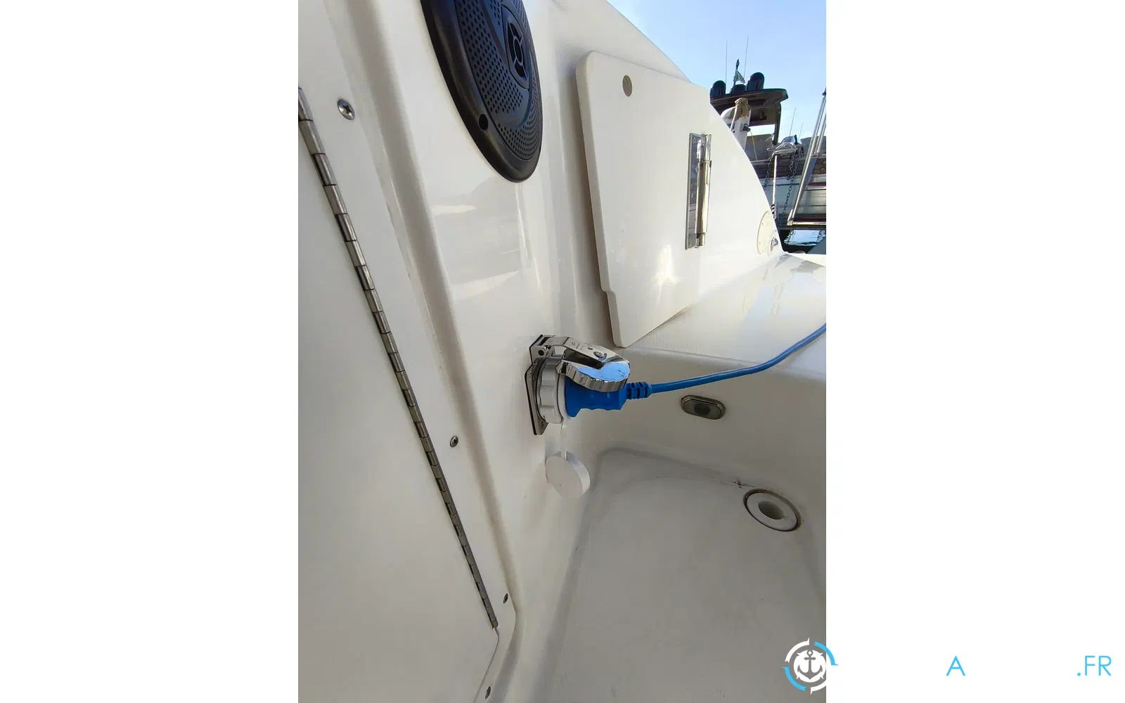 slider 17 Chaparral 256 SSX