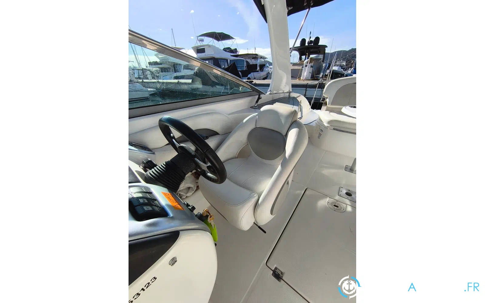 slider 19 Chaparral 256 SSX
