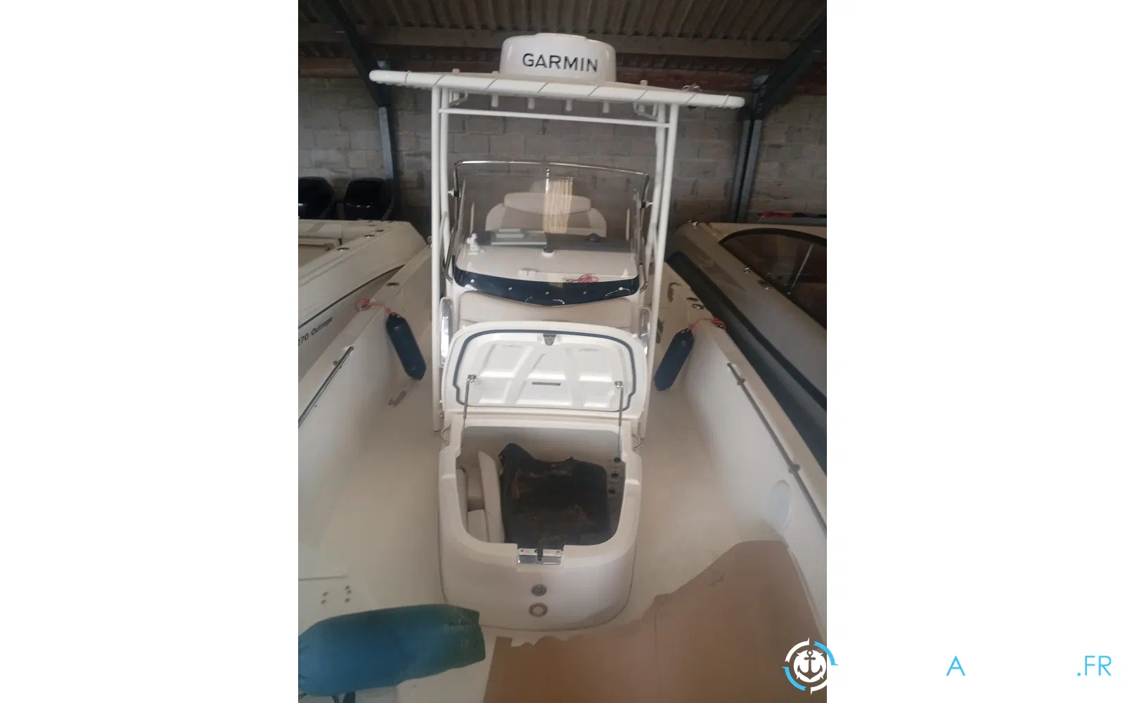 slider 9 Boston Whaler 270 Dauntless