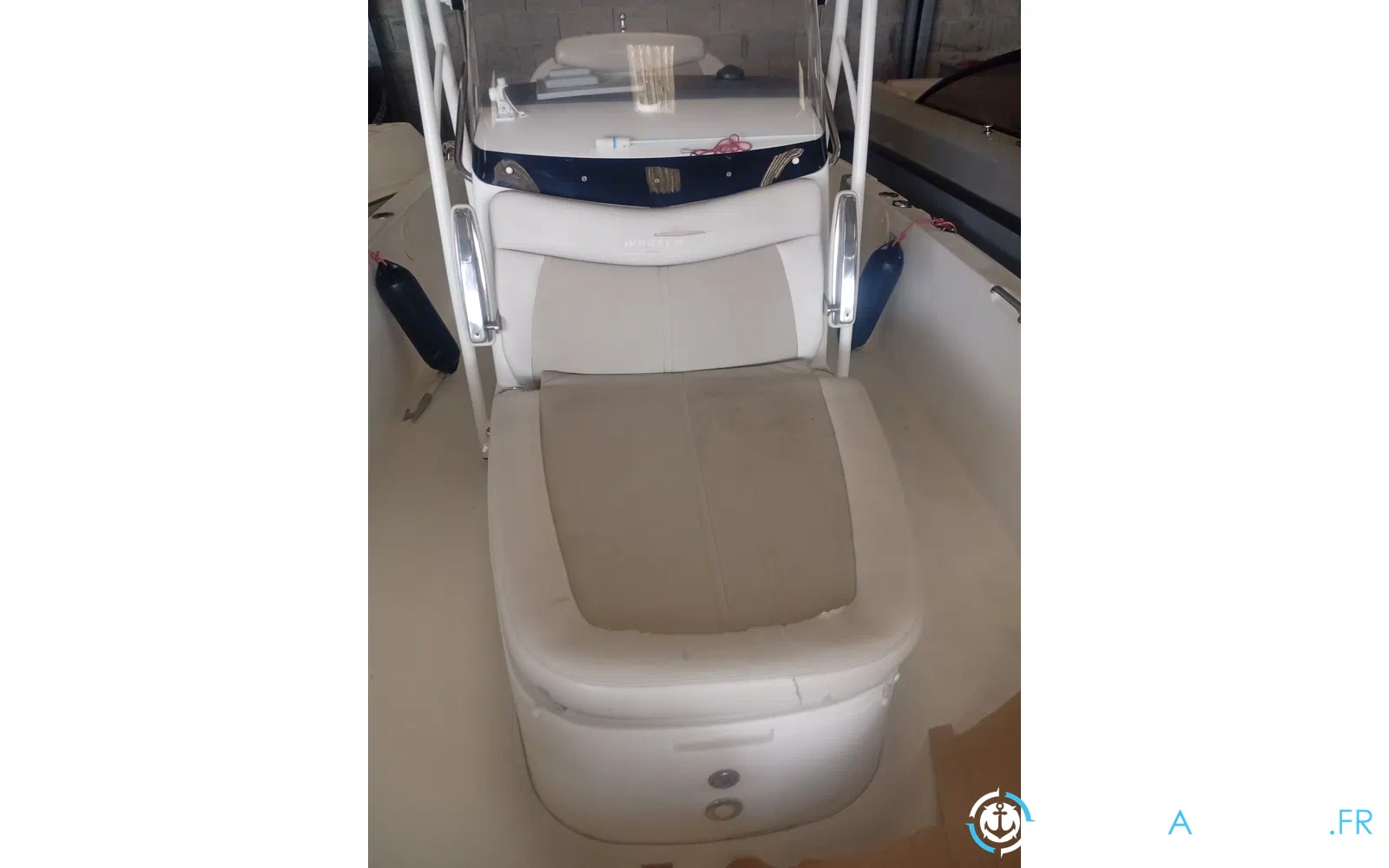 slider 11 Boston Whaler 270 Dauntless