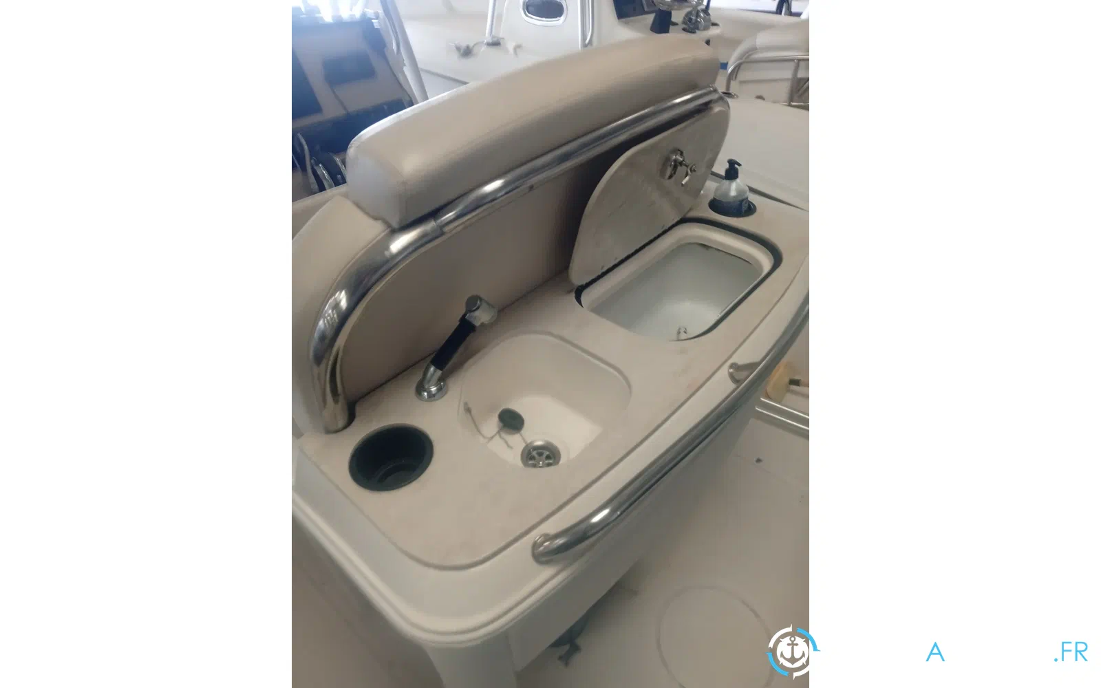 slider 4 Boston Whaler 270 Dauntless