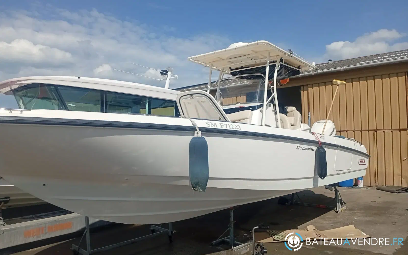 slider 2 Boston Whaler 270 Dauntless