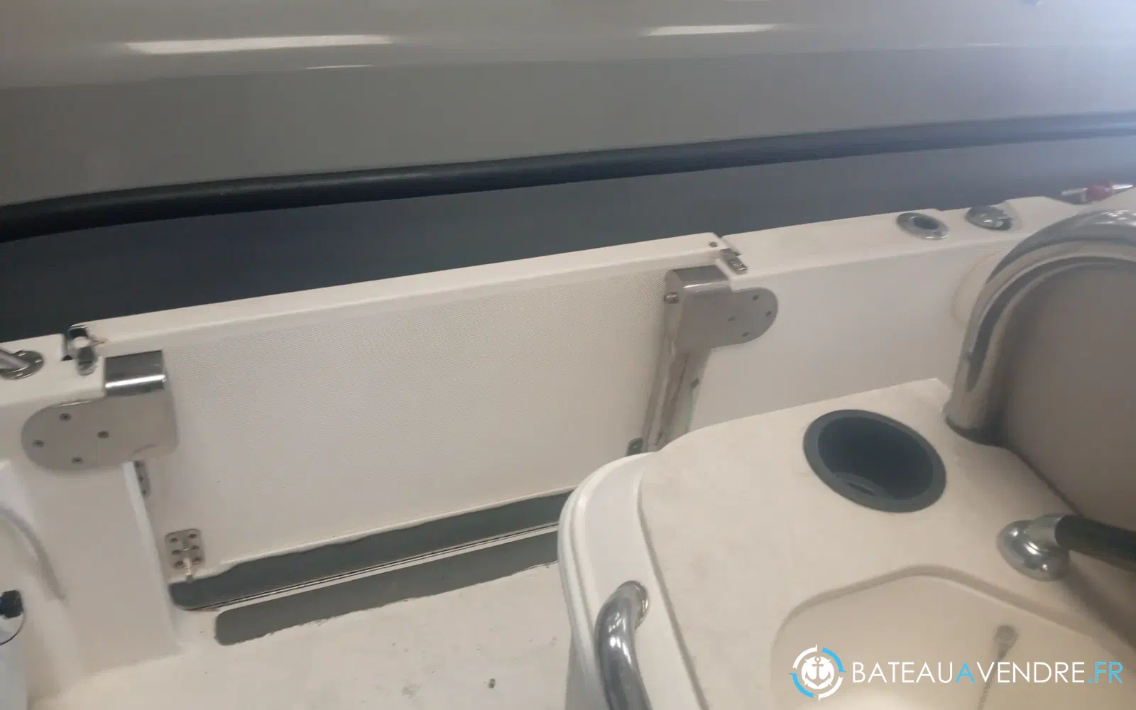 slider 7 Boston Whaler 270 Dauntless