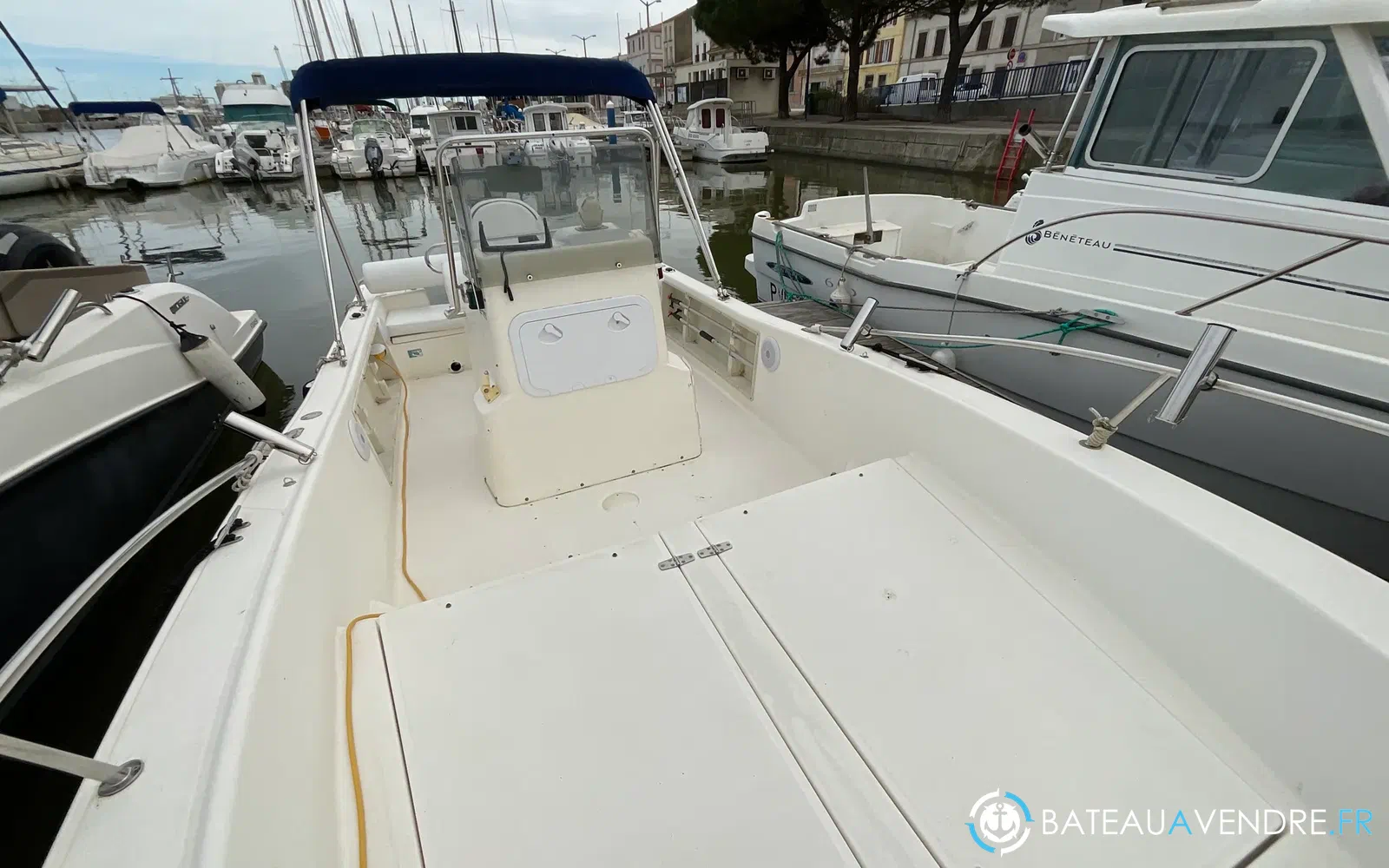 slider 12 Kelt White Shark 215