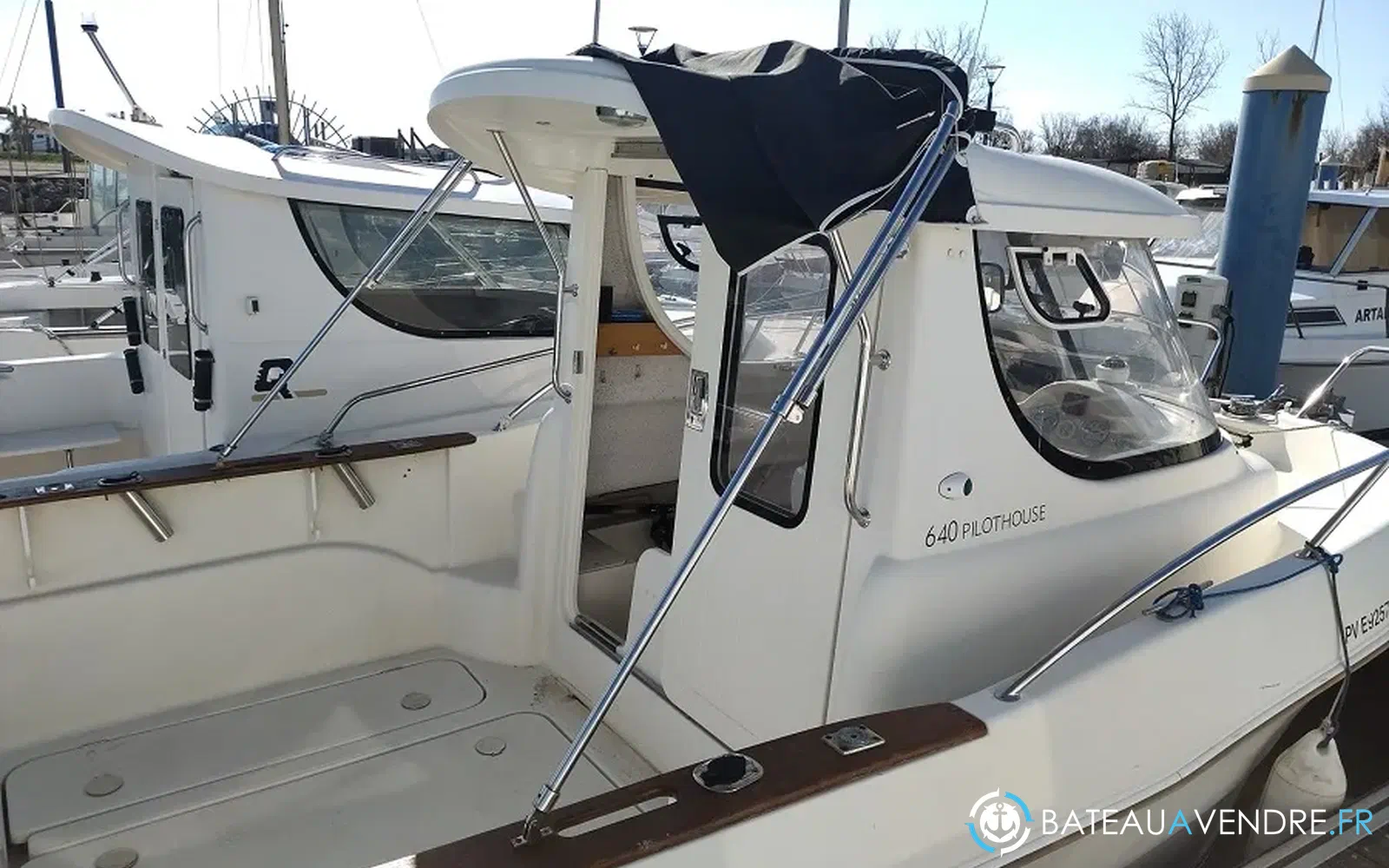 slider 8 Quicksilver 640 Pilothouse