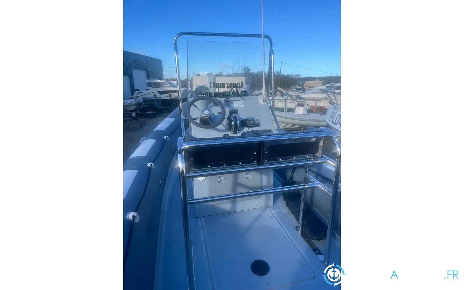 slider 4 Valiant 690 Sport Fishing