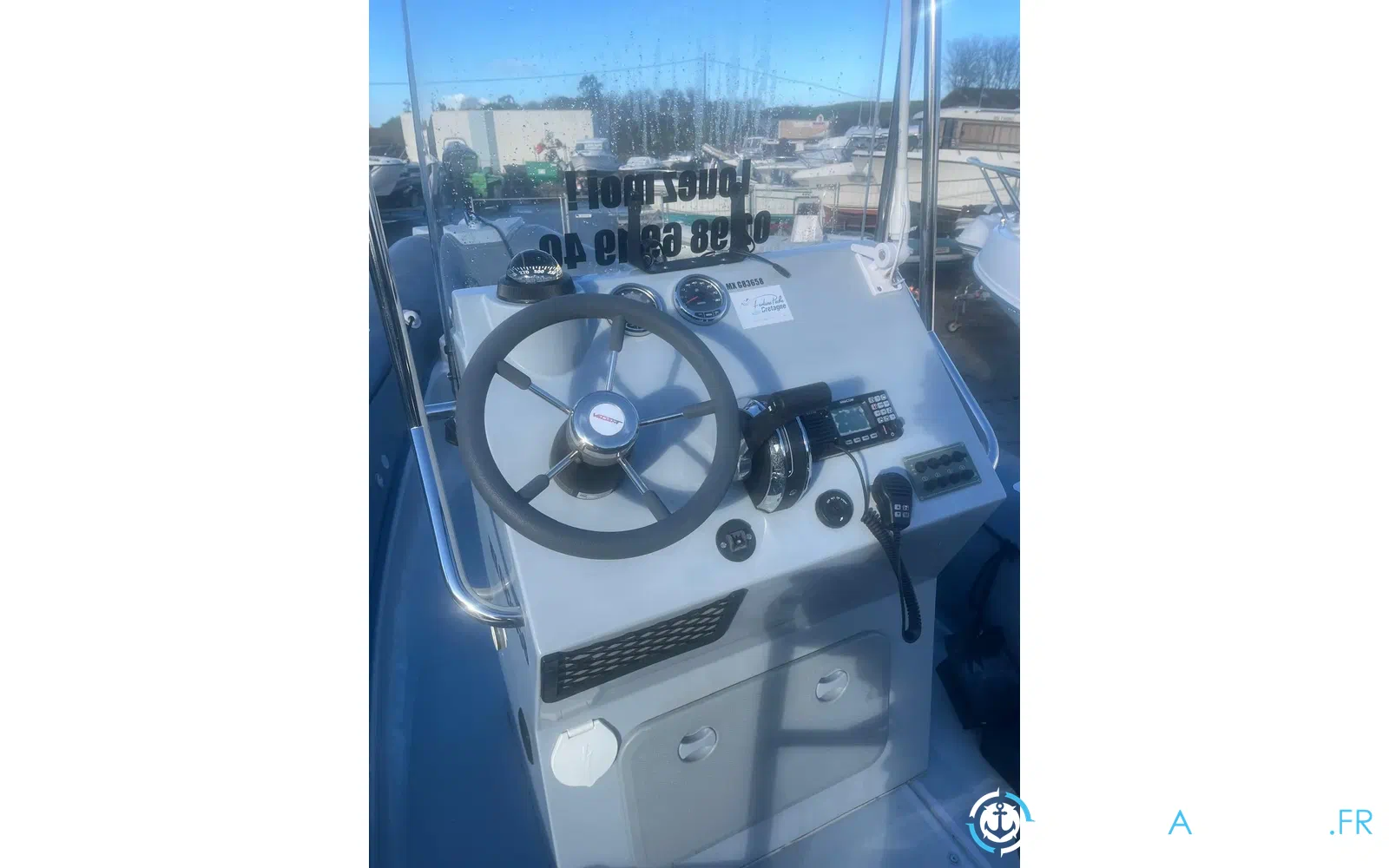 slider 6 Valiant 690 Sport Fishing