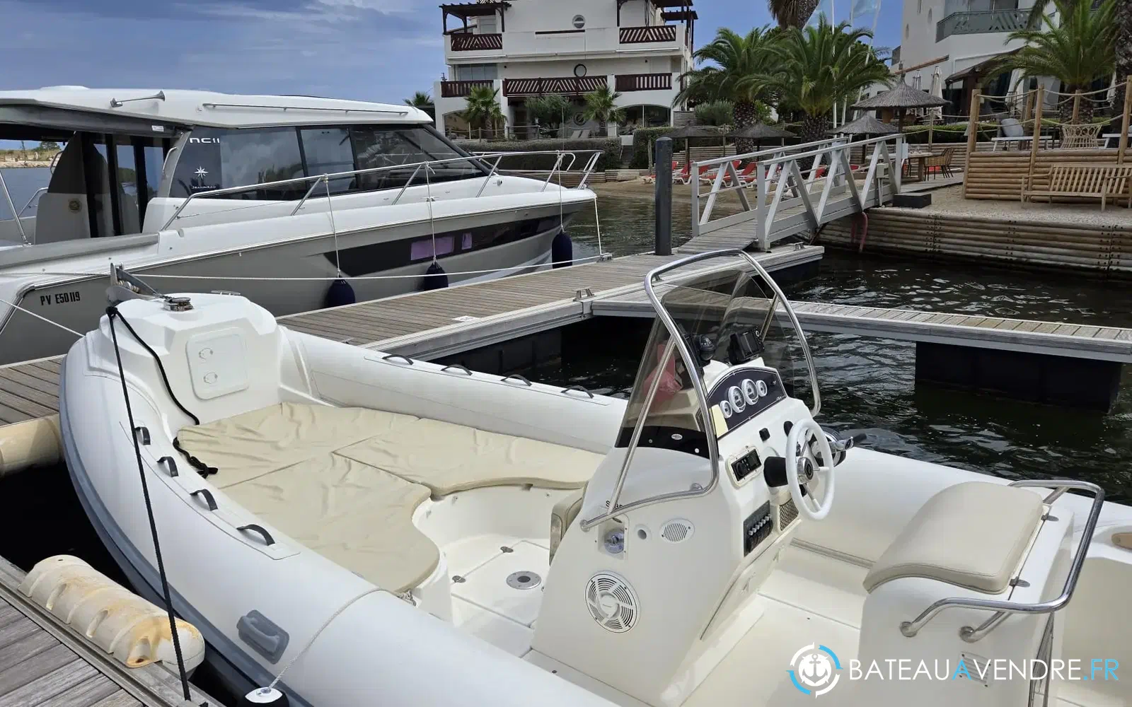 slider 2 Nuova Jolly Blackfin 25 Elegance