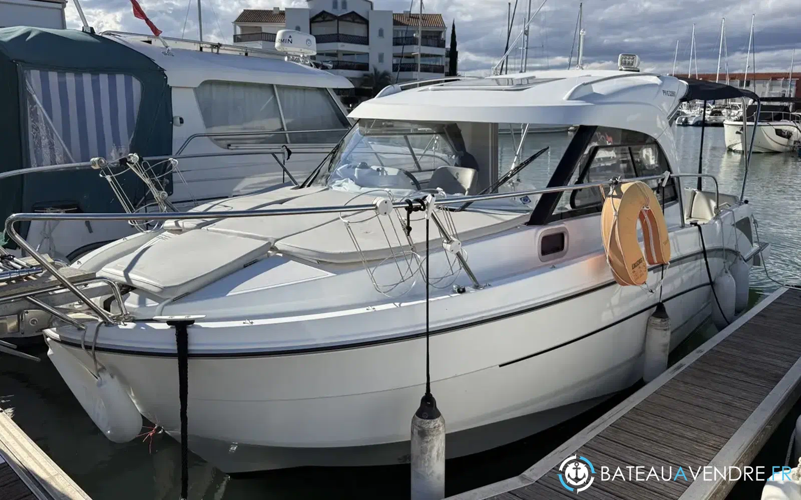slider 0 Beneteau Antares 8 OB
