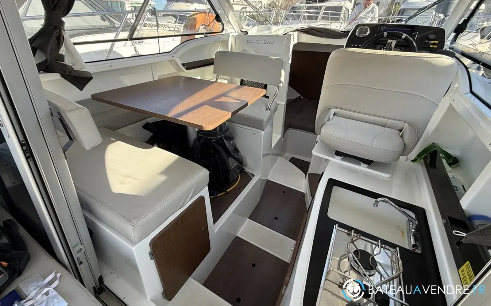 slider 9 Beneteau Antares 8 OB