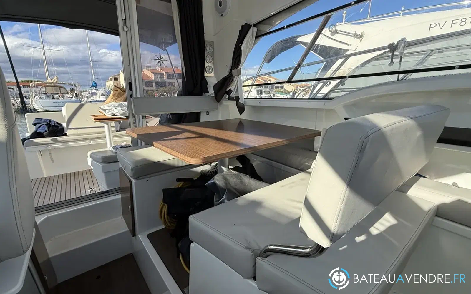 slider 12 Beneteau Antares 8 OB