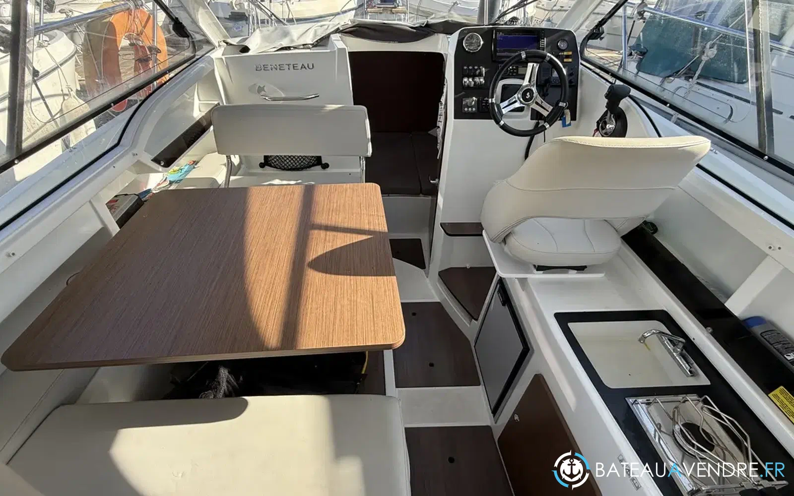 slider 13 Beneteau Antares 8 OB