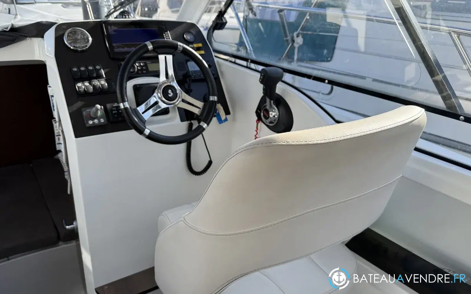 slider 15 Beneteau Antares 8 OB