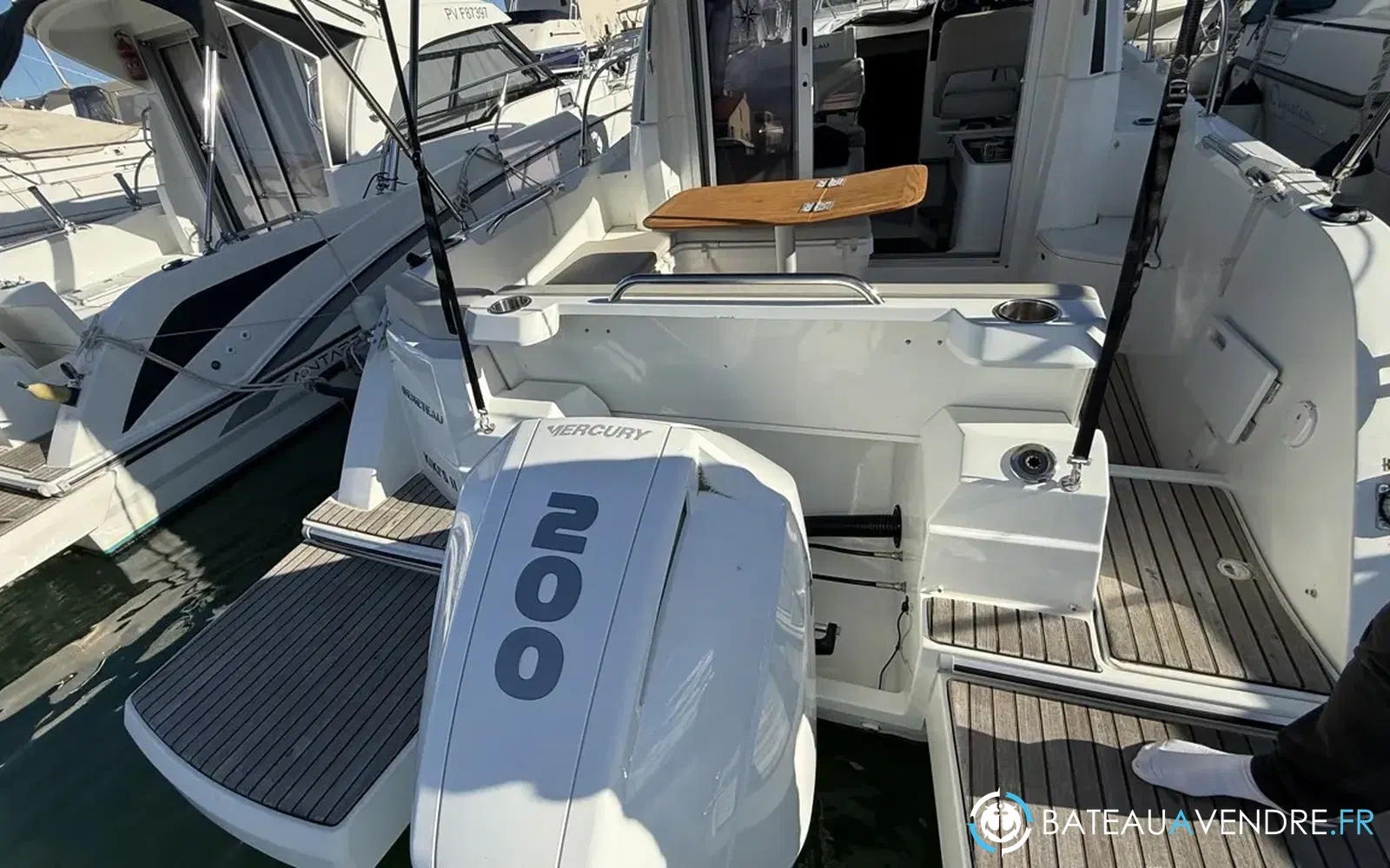 slider 8 Beneteau Antares 8 OB