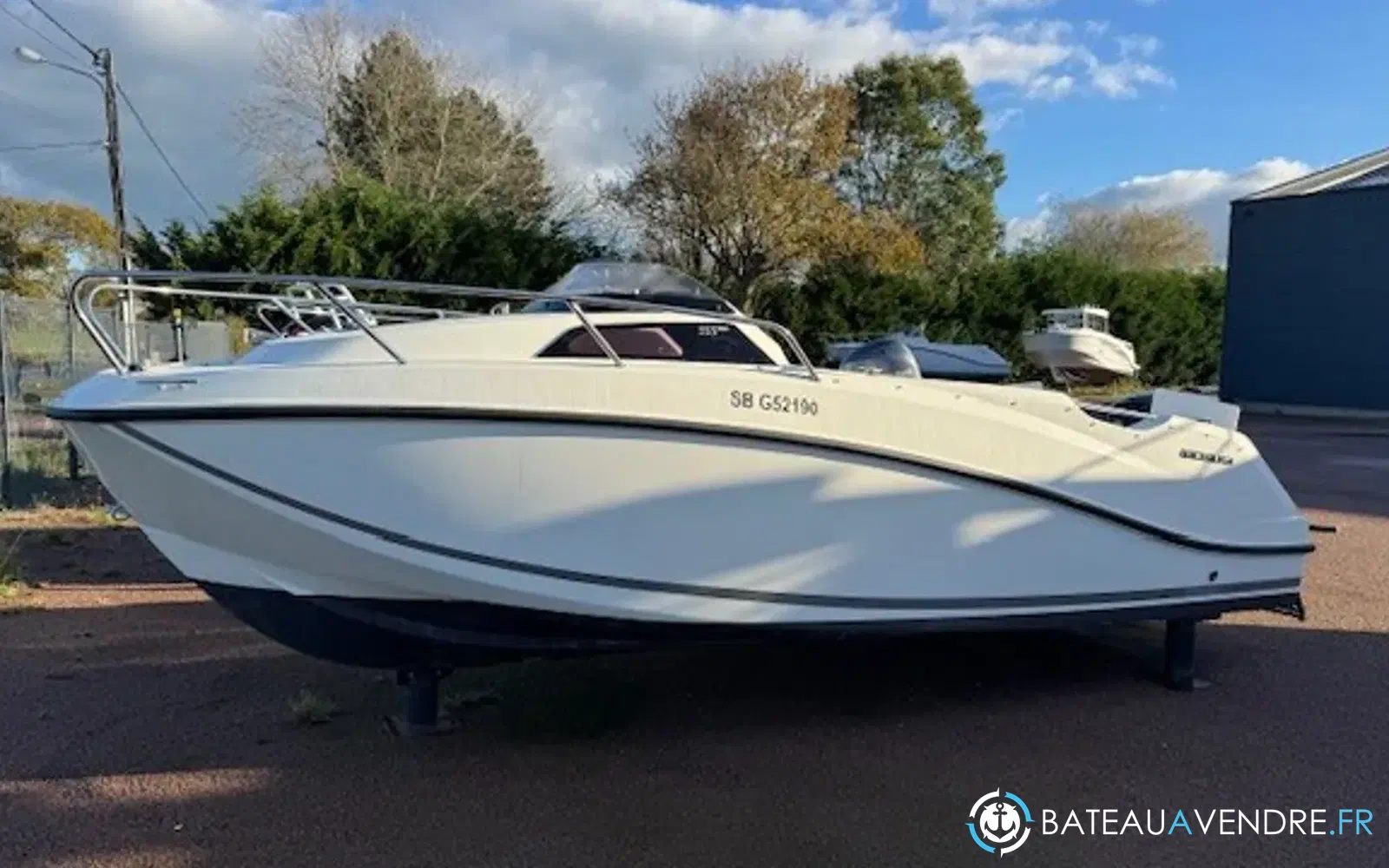 slider 0 Quicksilver Activ 555 Cabin