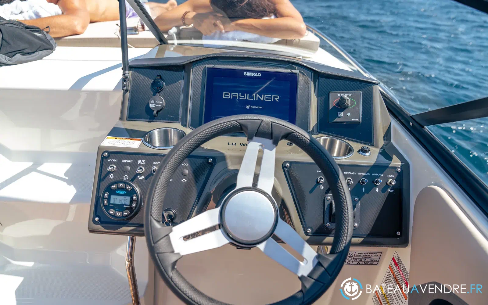 slider 9 Bayliner VR6 Cuddy