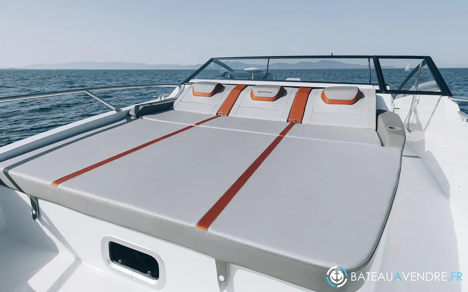 slider 2 Beneteau Flyer 10