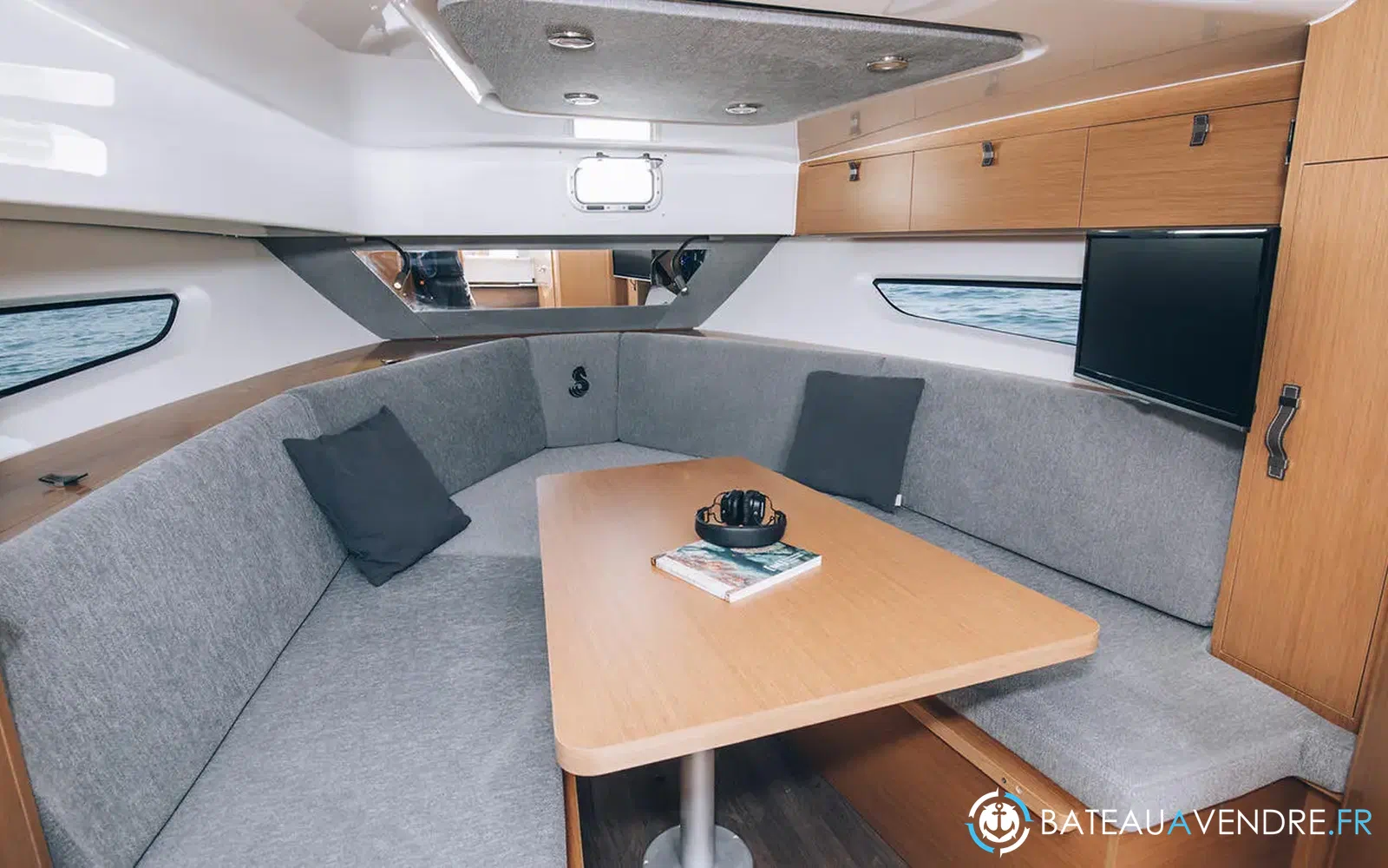 slider 5 Beneteau Flyer 10