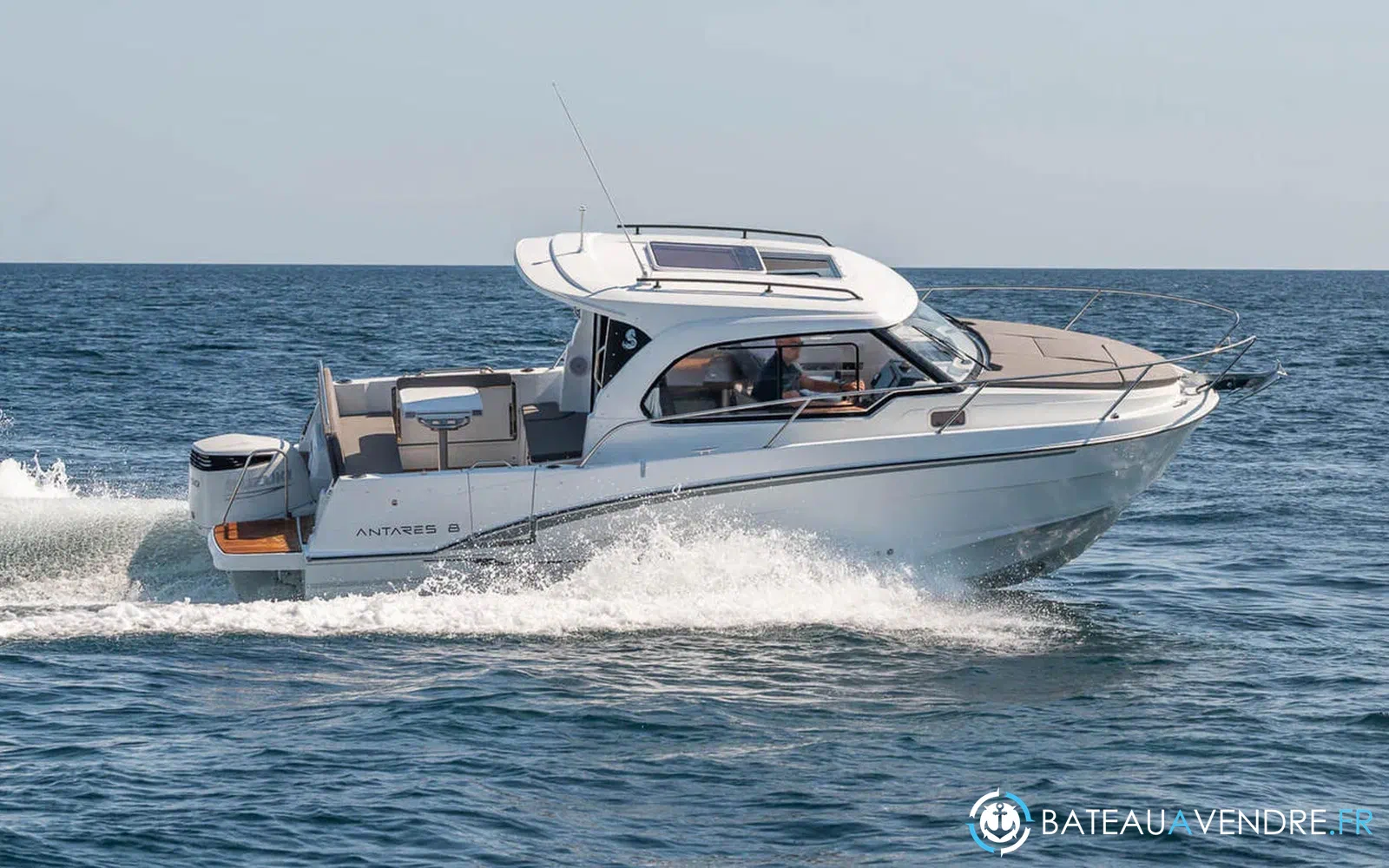 slider 1 Beneteau Antares 8