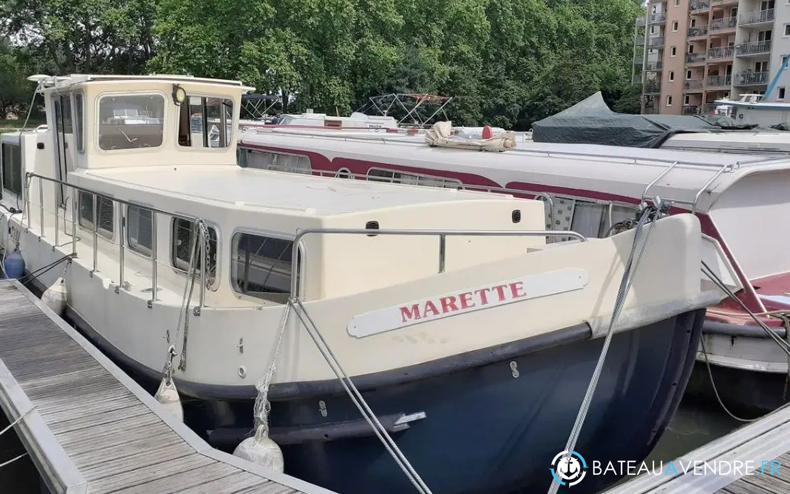 slider 1 Locaboat 1107