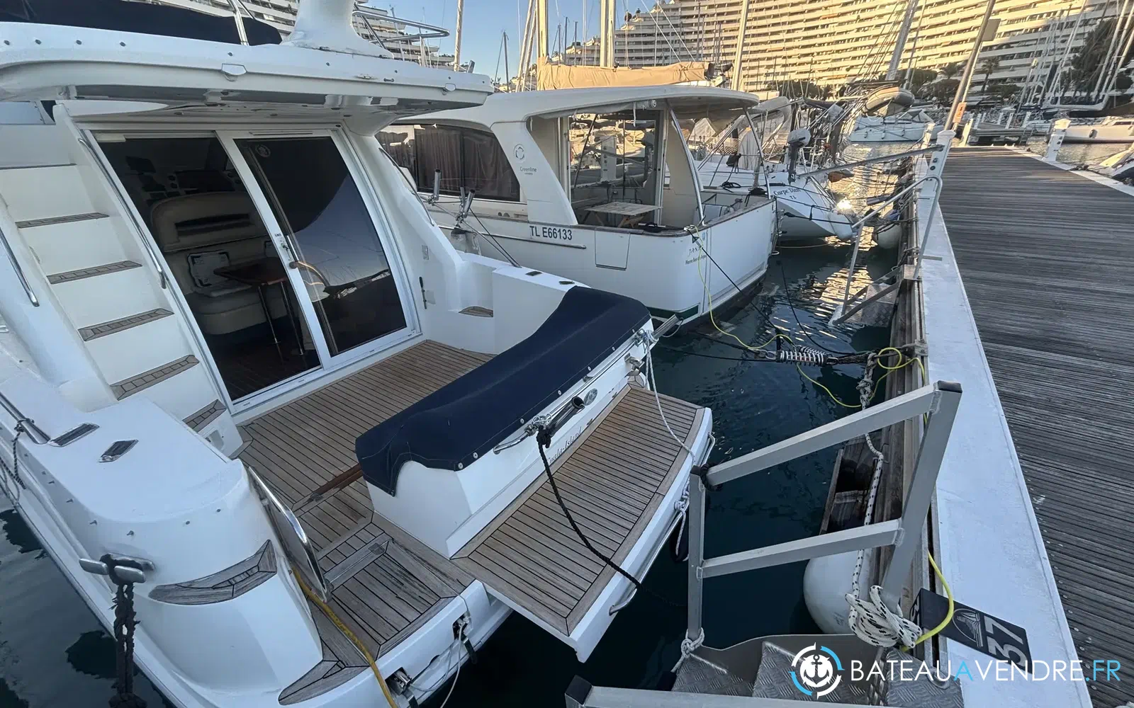 slider 19 Sealine F 34