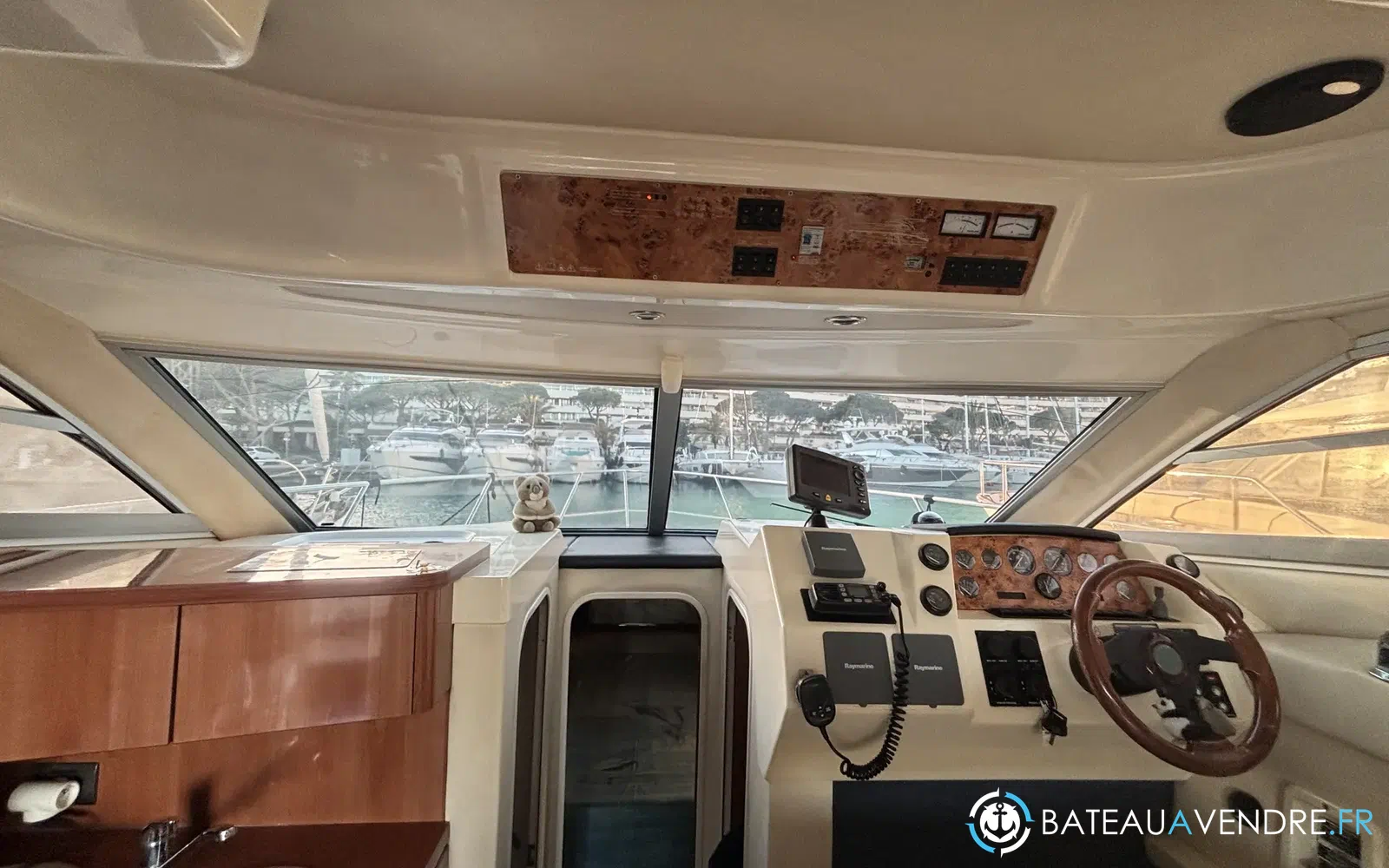 slider 33 Sealine F 34