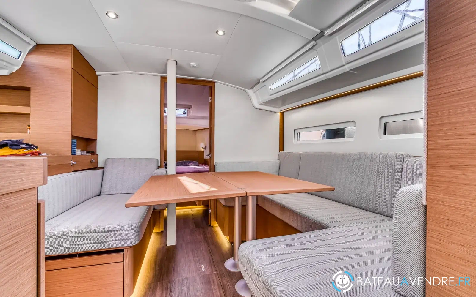 slider 18 Jeanneau Sun Odyssey 410