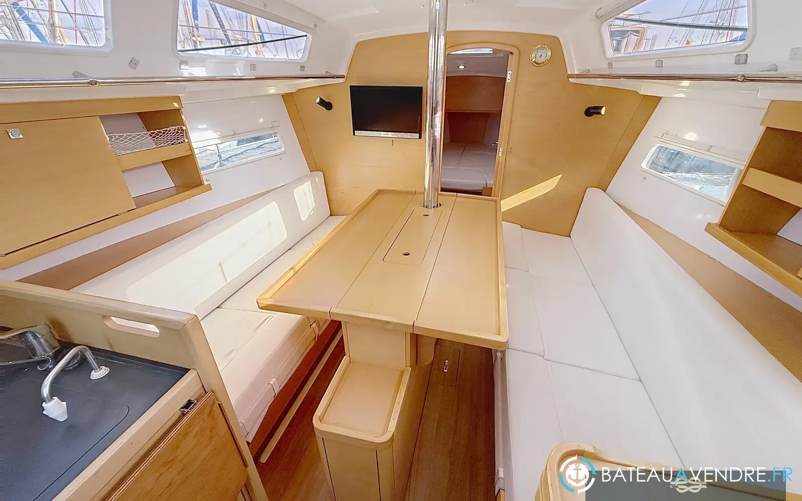 slider 10 Jeanneau Sun Odyssey 319