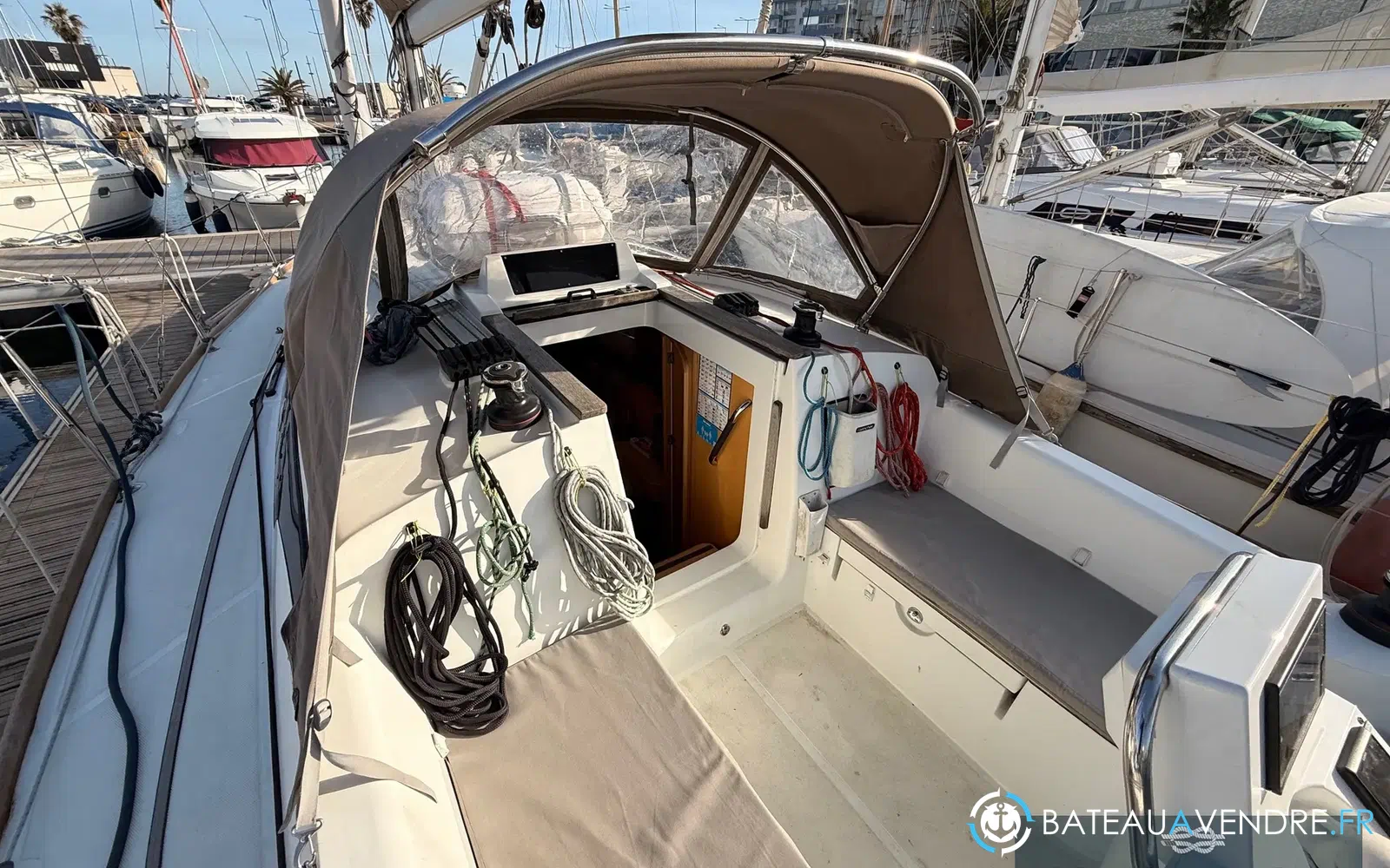 slider 15 Jeanneau Sun Odyssey 319