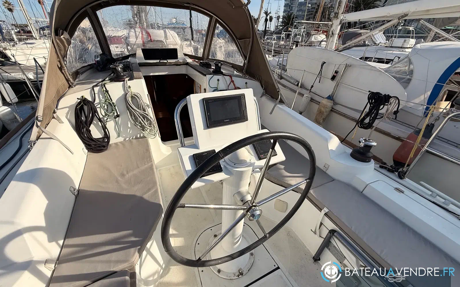 slider 23 Jeanneau Sun Odyssey 319