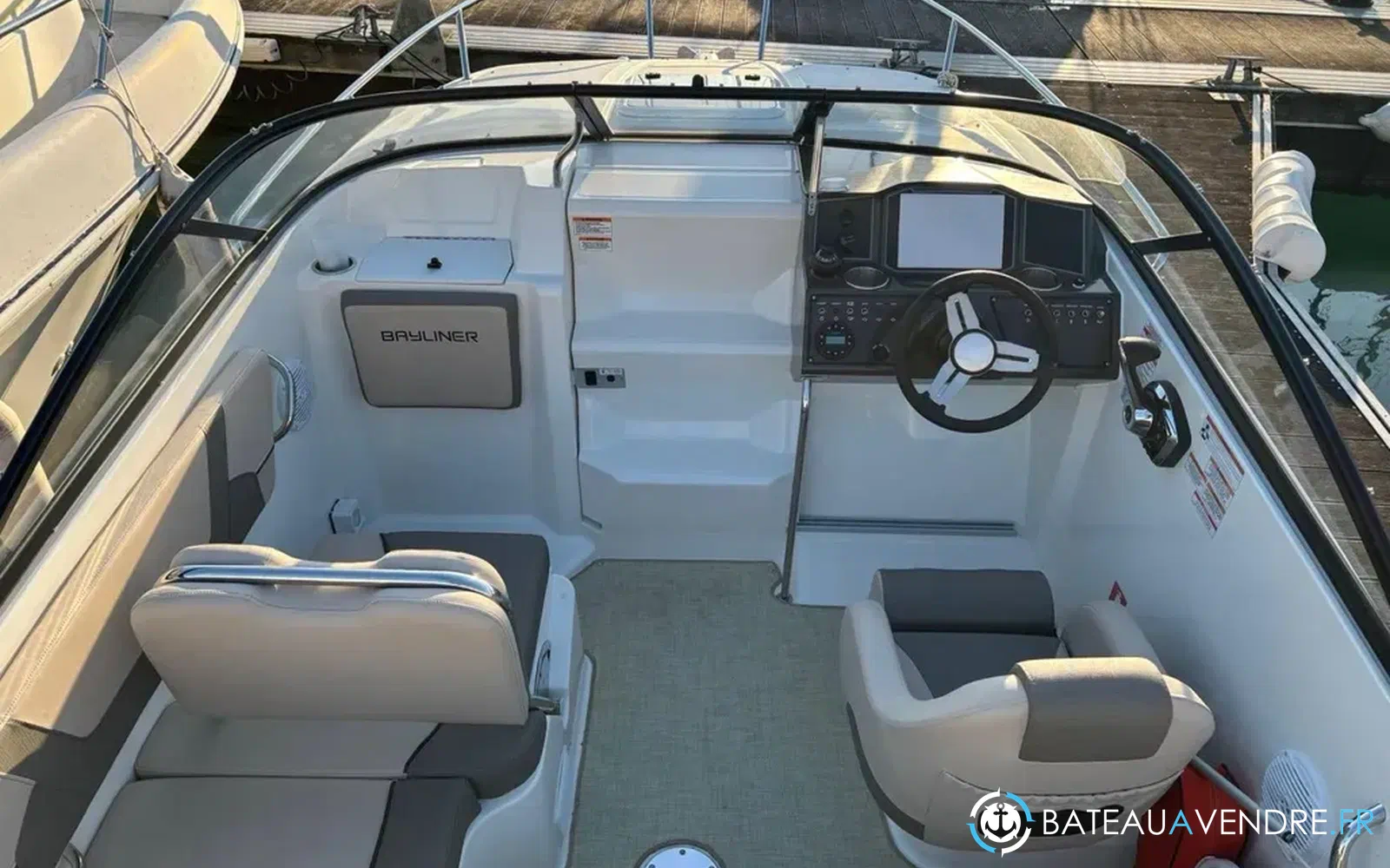 slider 9 Bayliner VR5 Cuddy OB