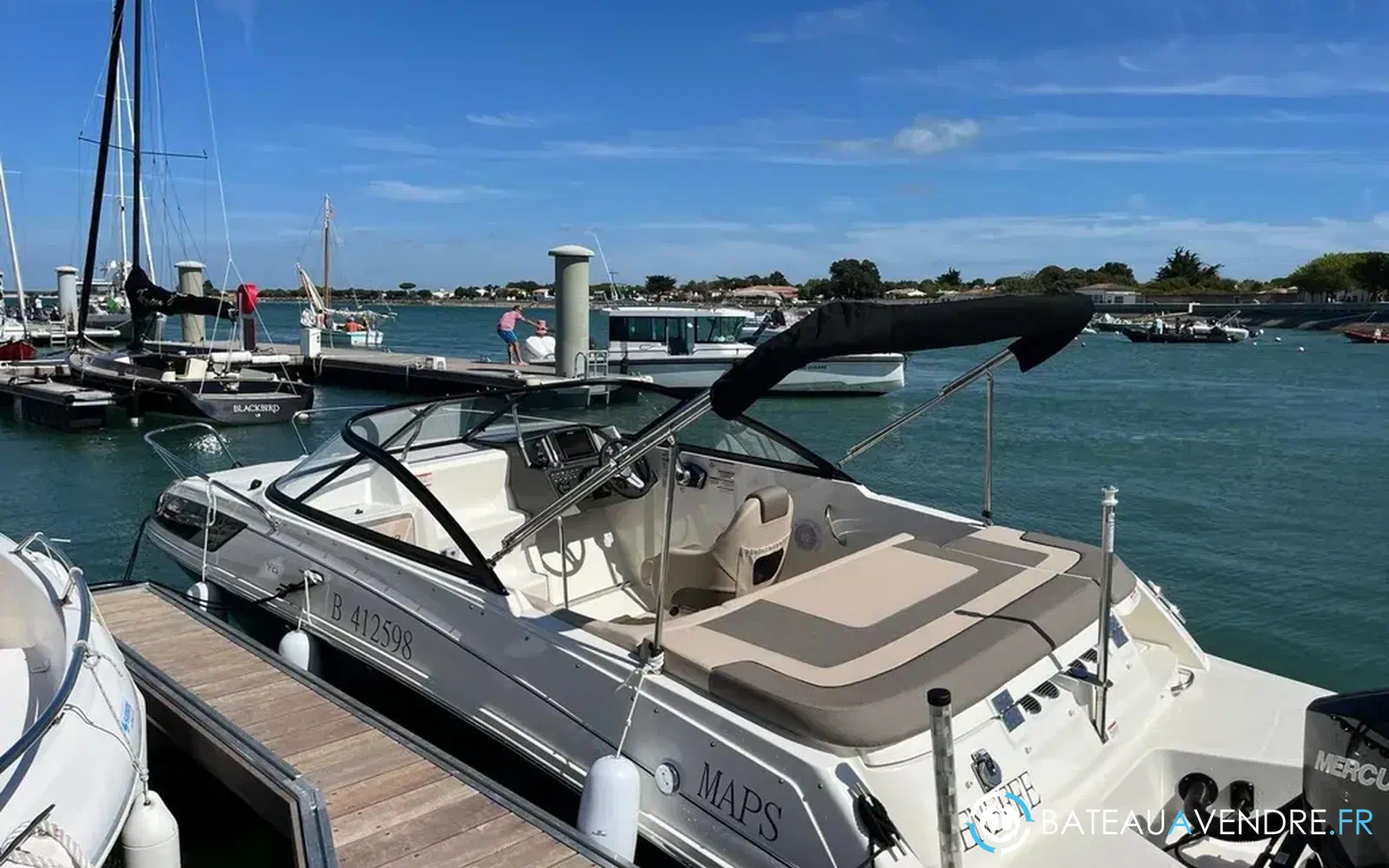 slider 0 Bayliner VR5 Cuddy OB