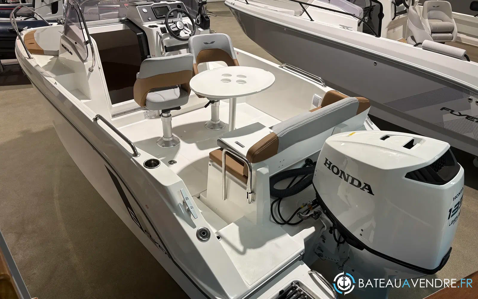 slider 1 Beneteau Flyer 6 SUNdeck