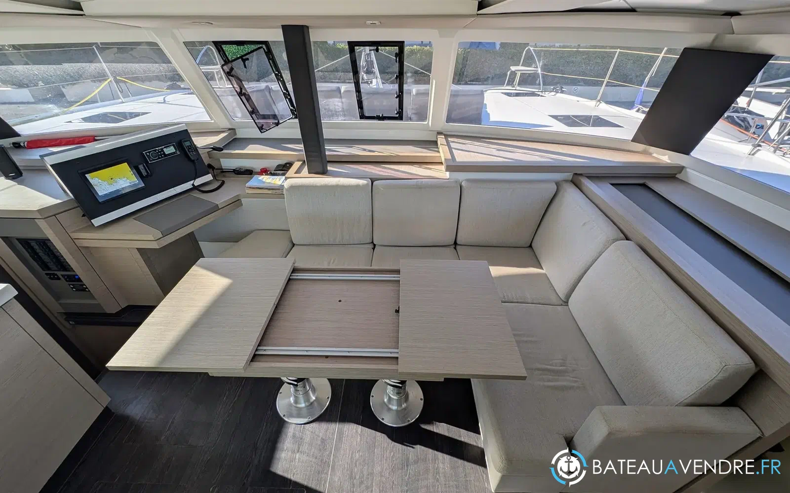 slider 10 Fountaine Pajot Astrea 42