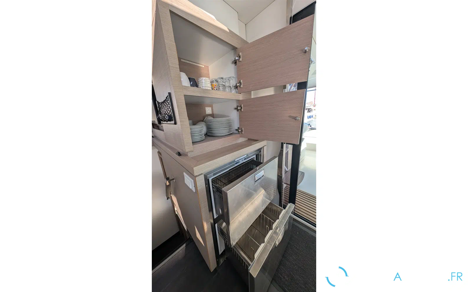 slider 13 Fountaine Pajot Astrea 42