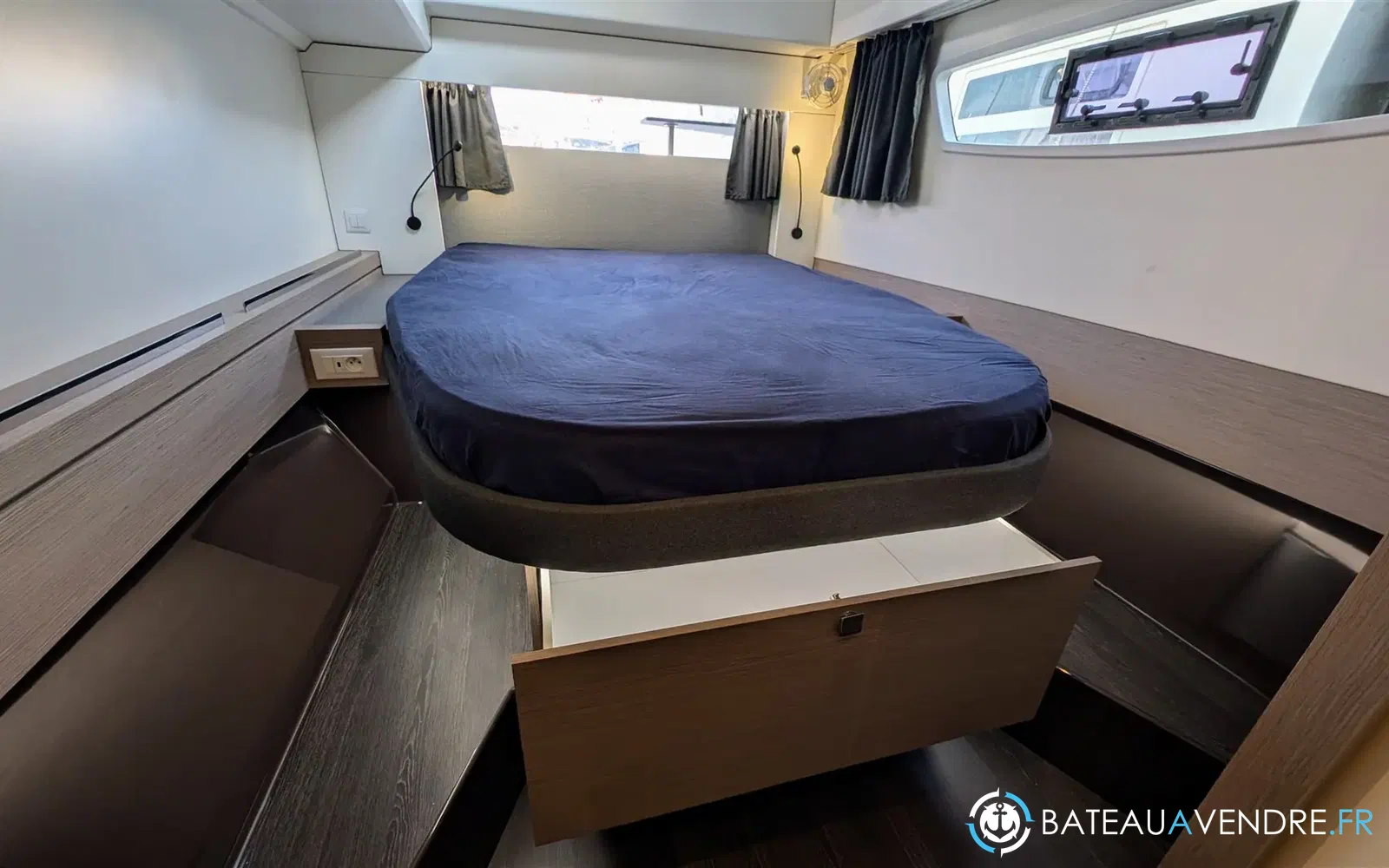 slider 16 Fountaine Pajot Astrea 42