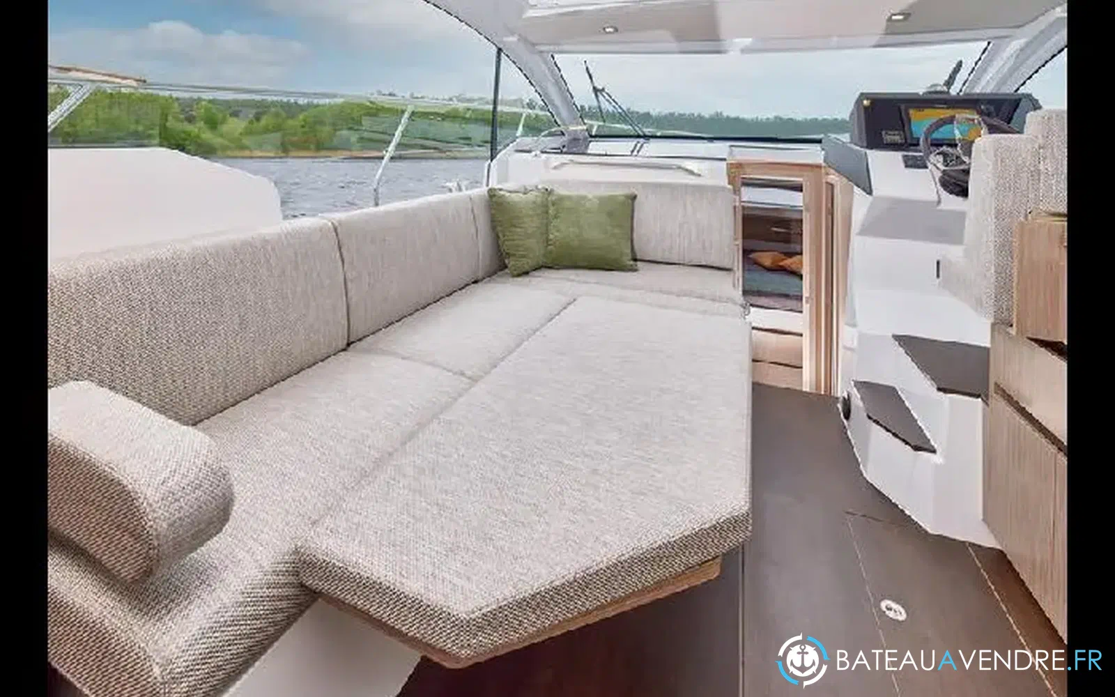 slider 12 Sealine C335