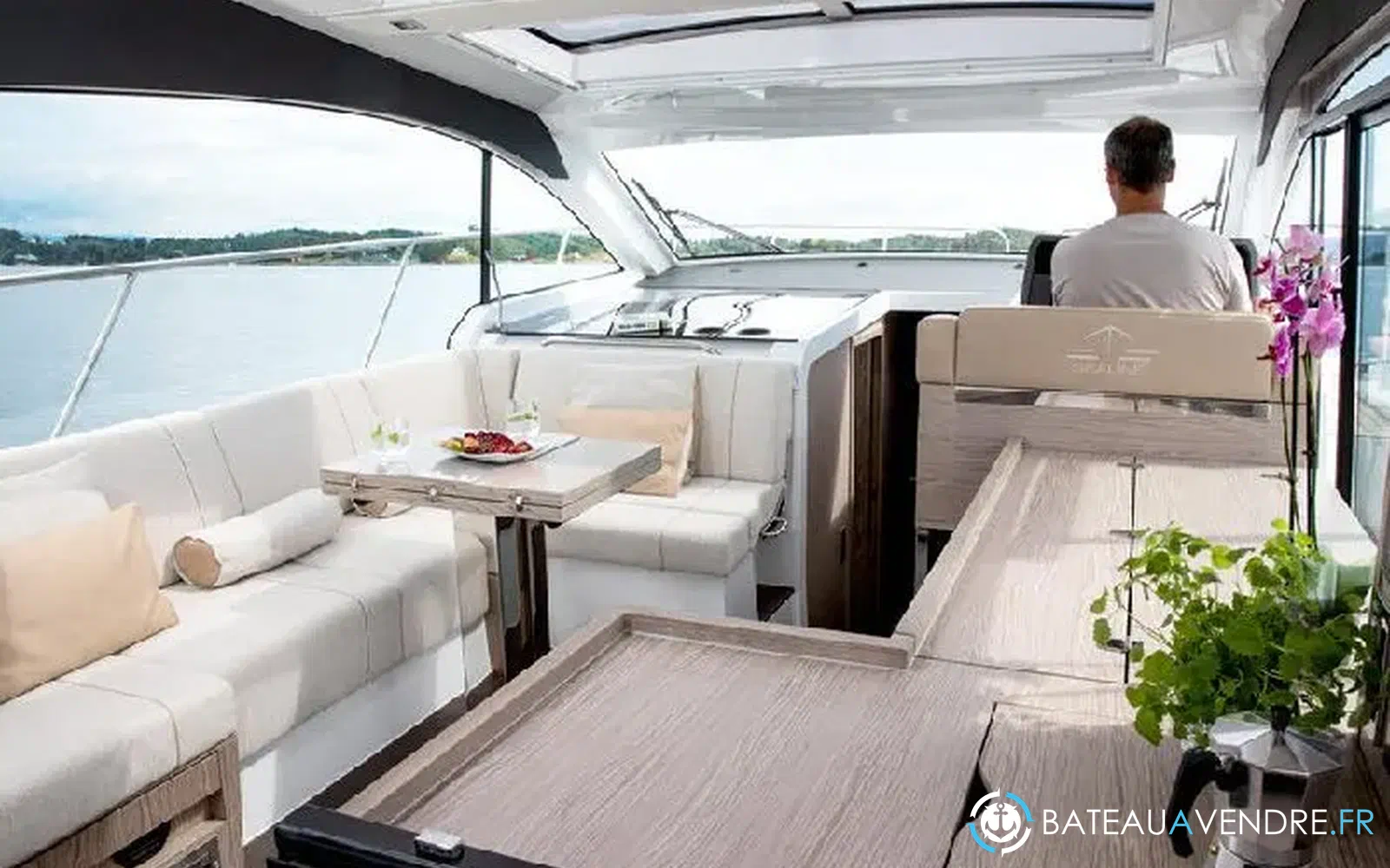 slider 15 Sealine C390