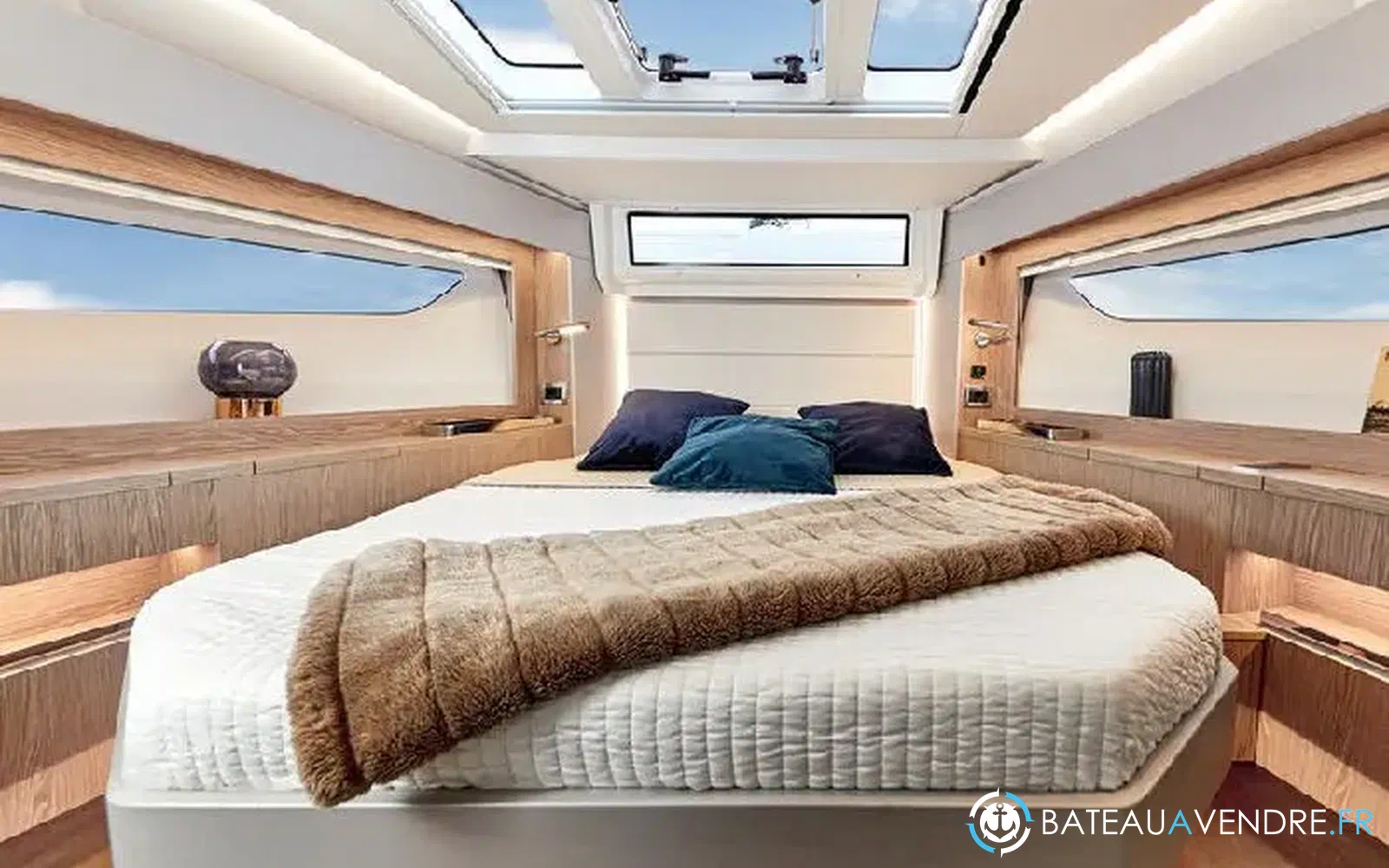 slider 16 Sealine C390
