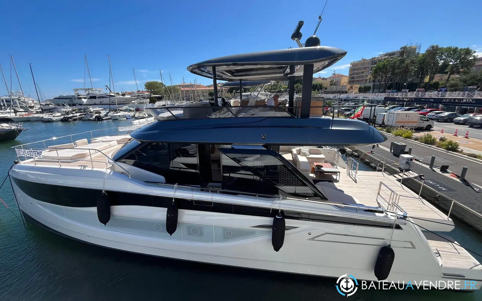 slider 0 Prestige Yachts M7