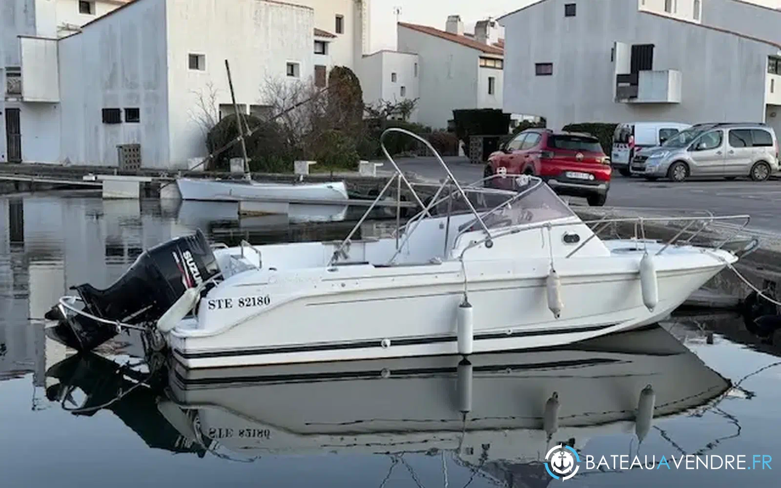 slider 5 B2 Marine Cap Ferret 652 Cabin Cruiser
