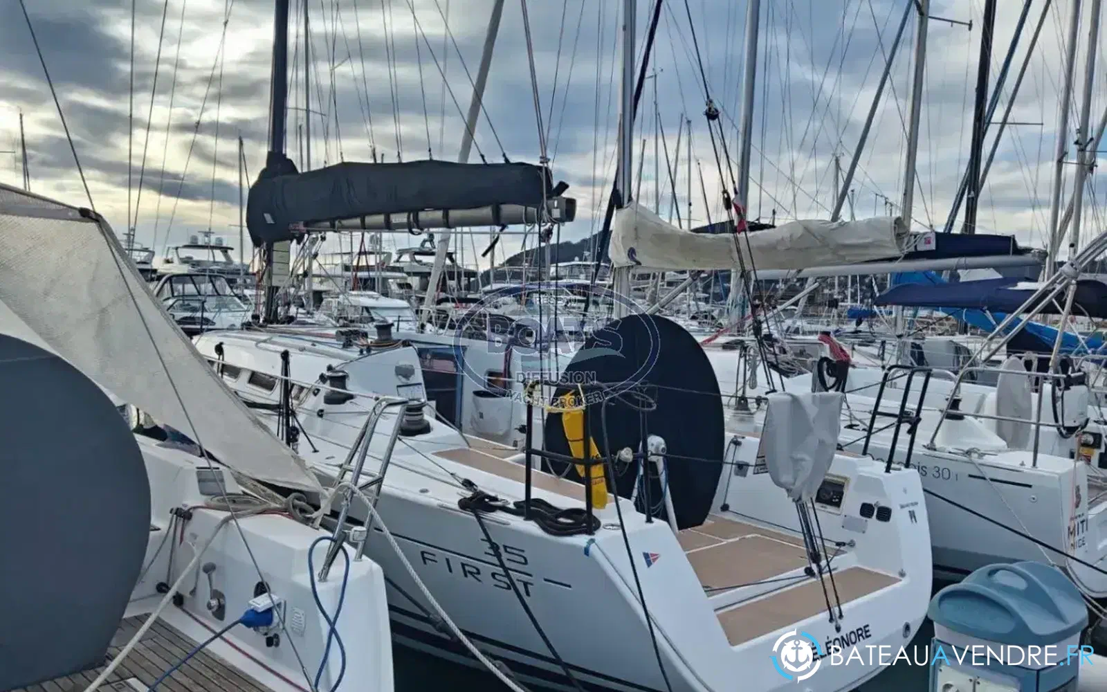 slider 13 Beneteau First 35