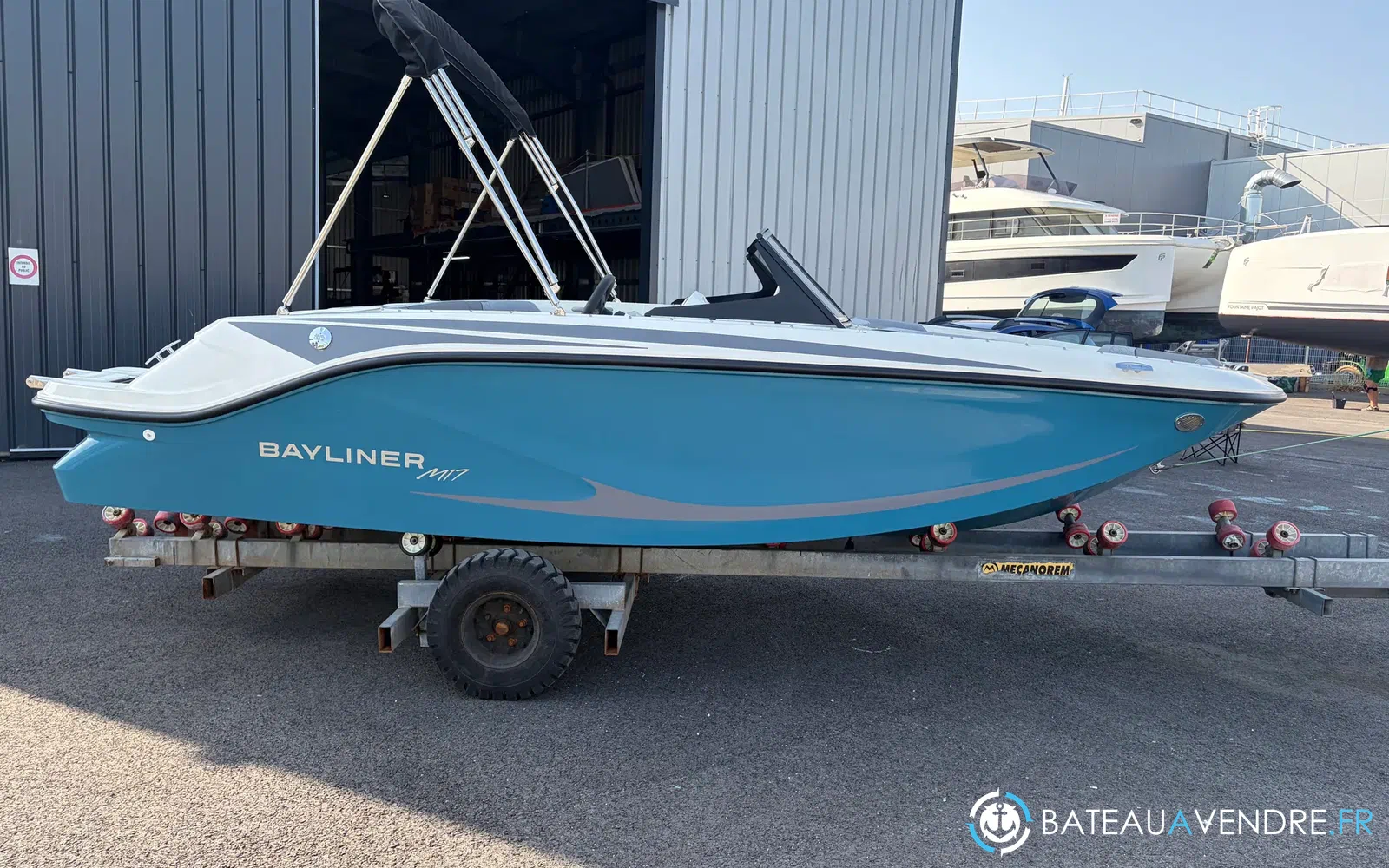 slider 1 Bayliner Element M17