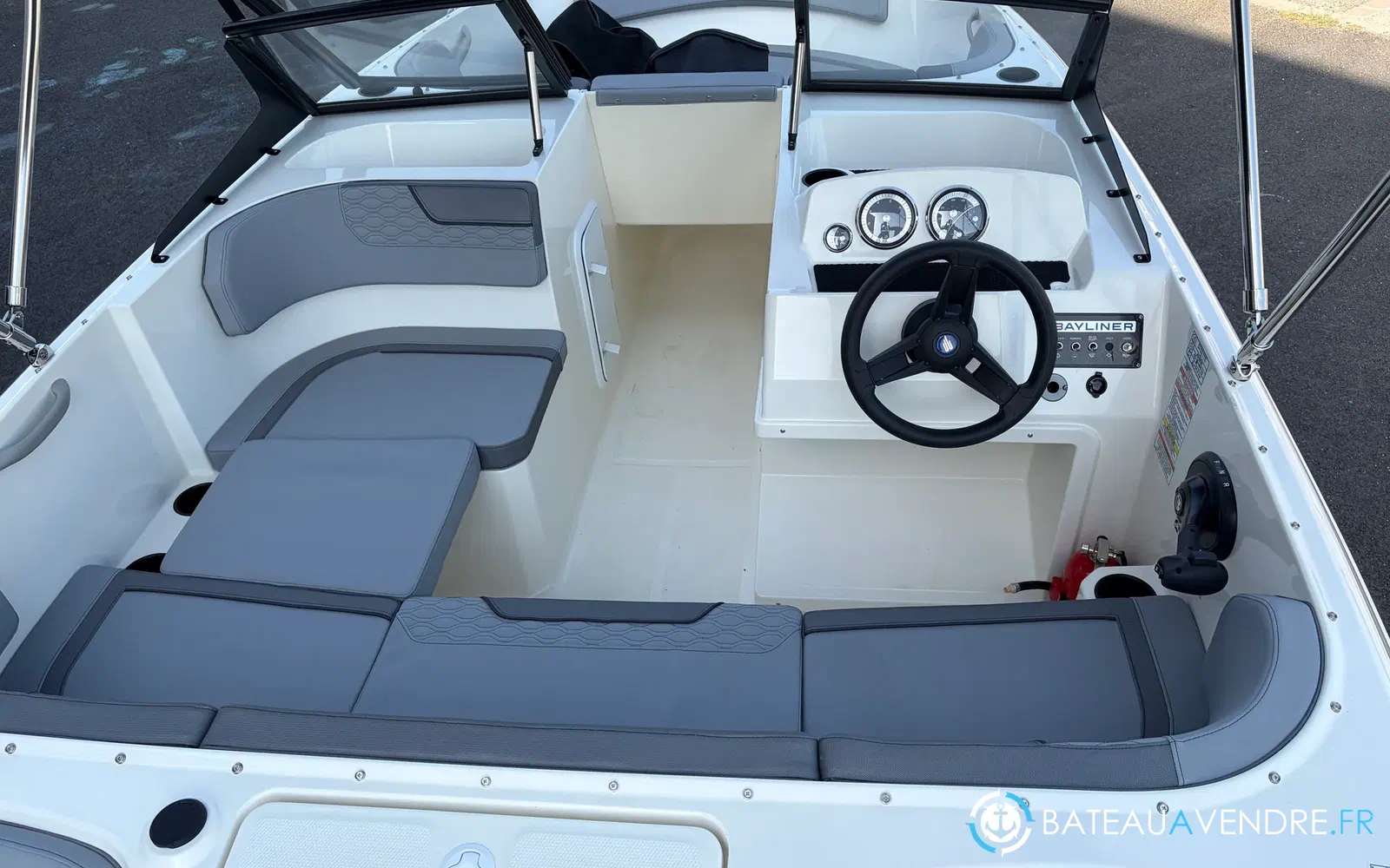 slider 3 Bayliner Element M17