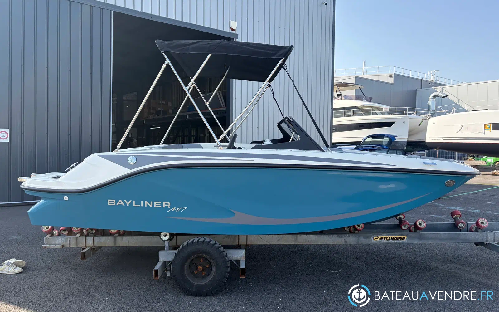 slider 10 Bayliner Element M17