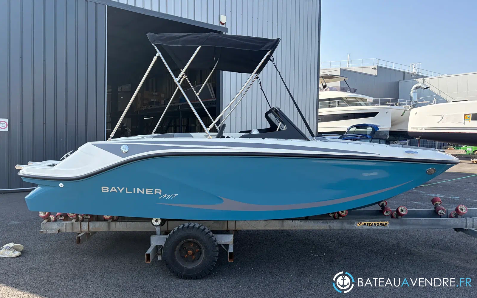 slider 0 Bayliner Element M17