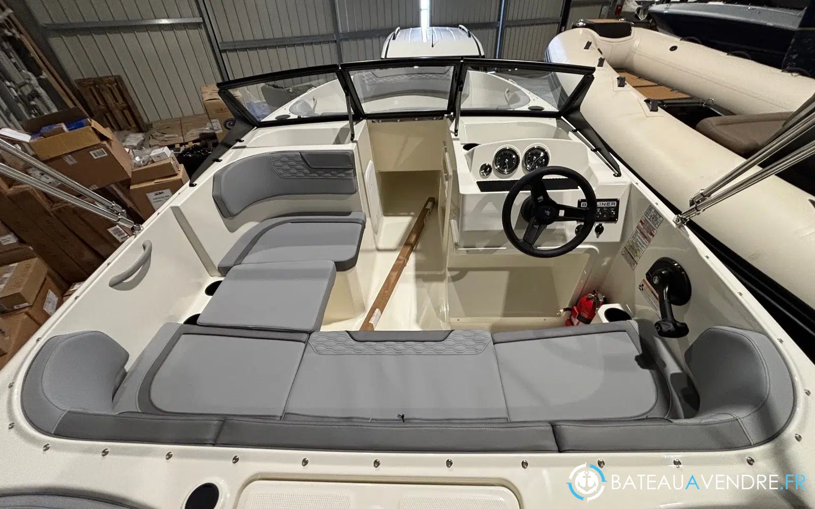 slider 9 Bayliner Element M17